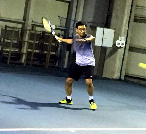 テニスも一生懸命する税理士です